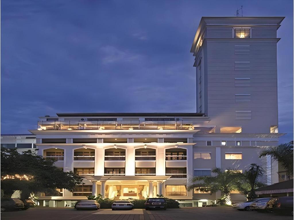Le Beringin Hotel Salatiga Exterior foto